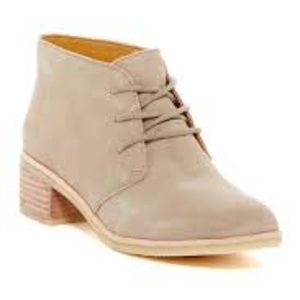 Clarks Phenia Carnaby Sand Suede Size 8